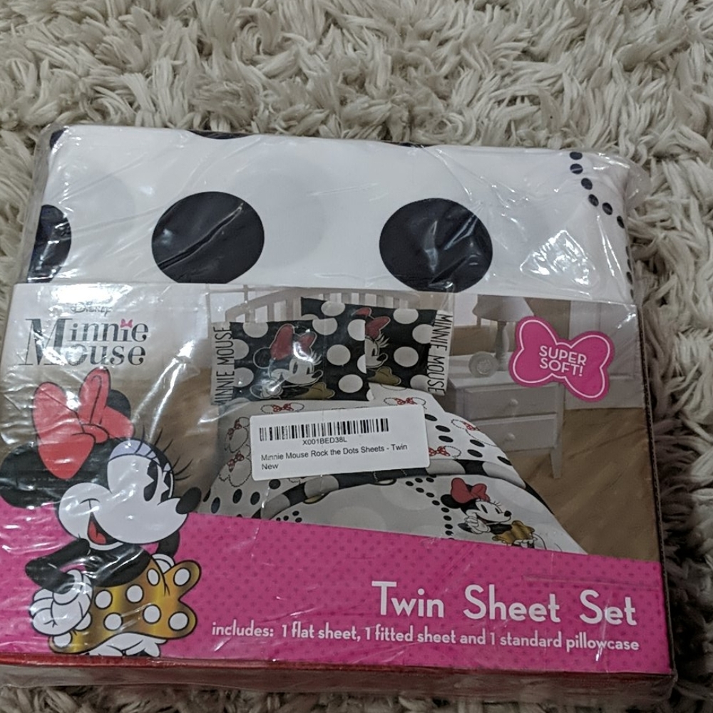Brand New Minnie mouse sheets size twin